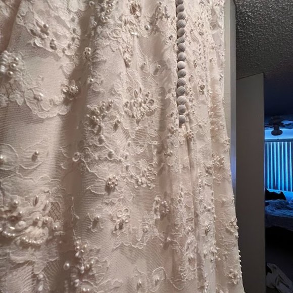 Wedding Dress - never been worn - Picture 1 of 4